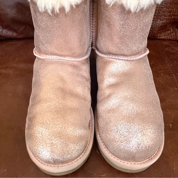 UGG Australia Shimmering Metallic Pink Booties With Fuzzy Bow Size 6 - Picture 5 of 9